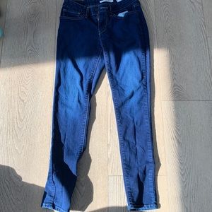 Levi skinny jeans size 27